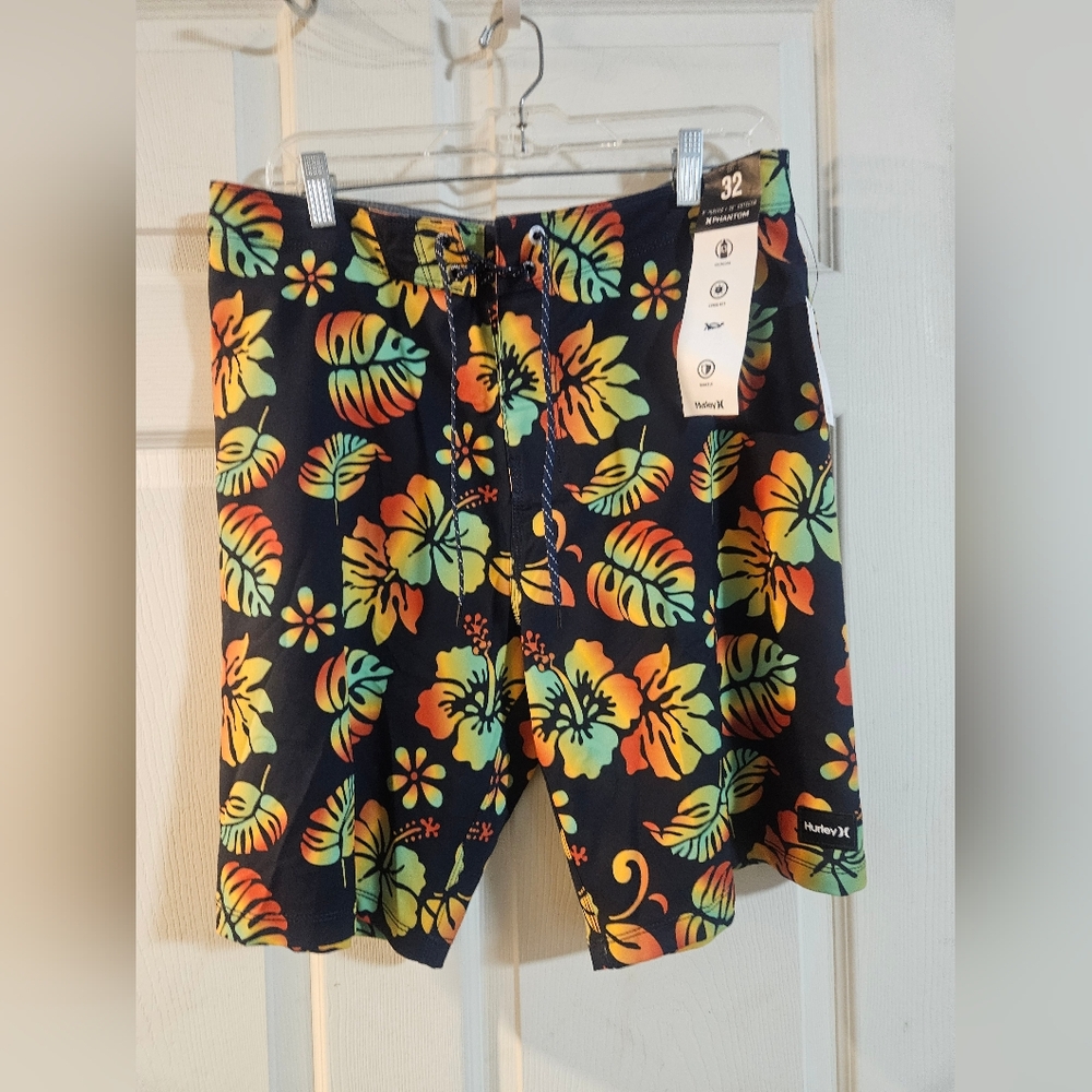 Hurley Phantom Eco Weekender Boardshorts: BLACK/TROPICAL: NEW WITH TAGS: SZ 32